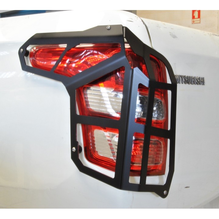 Protection feux arrière Mitsubishi L200 (15-19)