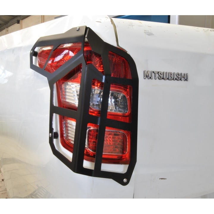 Protection feux arrière Mitsubishi L200 (15-19)